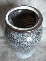 salt and pepper vase - interior